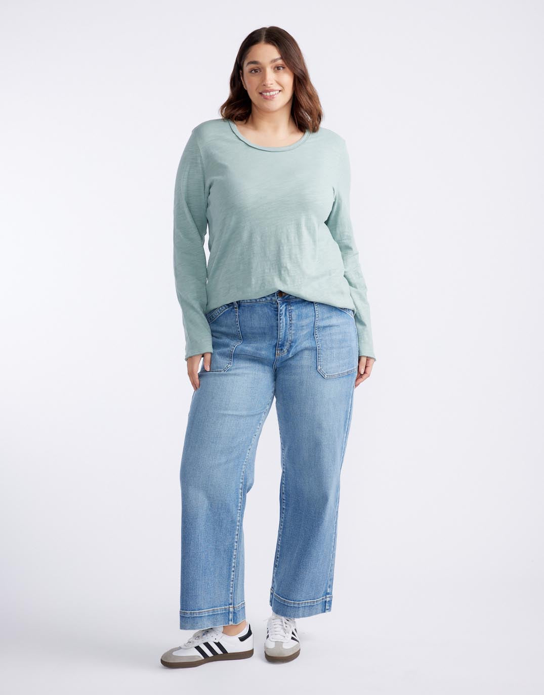 Essential Scoop Hem Long Sleeve T-shirt - Sage